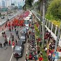 Massa buruh mulai memadati sekitar Kompleks Parlemen, Senayan, Jakarta Pusat, Kamis (1/5/2025). (CNBC Indonesia/Zahwa Madjid)