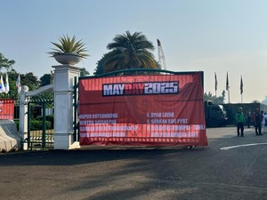 Massa Mulai Ramaikan Aksi Peringatan May Day di Monas