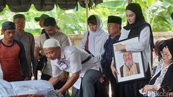 Ayah Meninggal Dunia, Mona Ratuliu: Kekasihku Sudah Gak Sakit Lagi