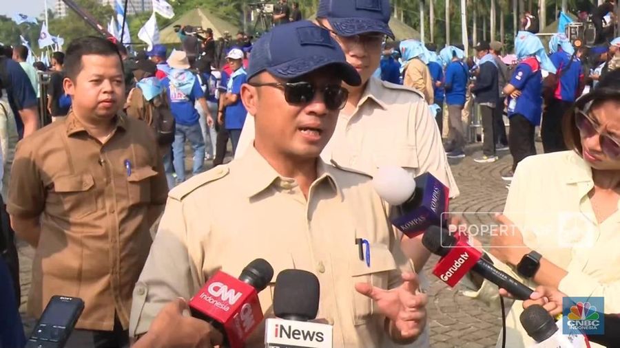 Menteri Sekretaris Negara (Mensesneg) Prasetyo Hadi menghadiri peringatan Hari Buruh Internasional atau May Day di Monumen Nasional (Monas), Jakarta Pusat, pada Kamis (1/5) pagi.