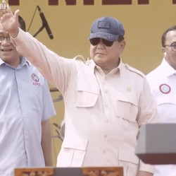 Video: Prabowo Subianto Hadiri Peringatan Hari Buruh di Monas