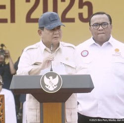 Di Depan Ribuan Buruh, Prabowo: Buruh Selalu Mendukung Saya!