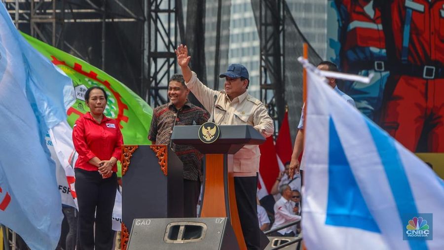Presiden Prabowo Hadiri Peringatan Hari Buruh Internasional, Monas, Kamis (1/5/2025). (CNBC Indonesia/Faisal Rahman)