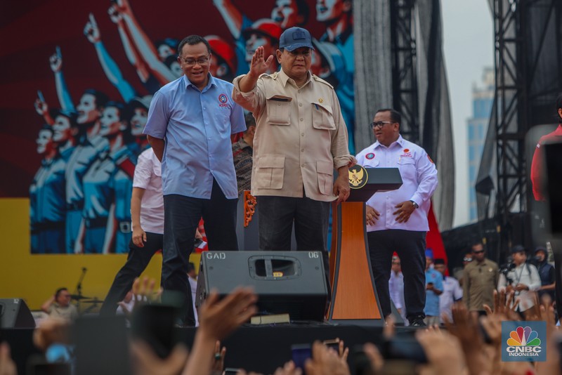 Presiden Prabowo Subianto menyampaikan pidato saat menghadiri peringatan Hari Buruh atau May Day di Monas, Jakarta, Kamis (1/5/2025). (CNBC Indonesia/Faisal Rahman) Presiden Prabowo Subianto menyampaikan pidato saat menghadiri peringatan Hari Buruh atau May Day di Monas, Jakarta, Kamis (1/5/2025). (CNBC Indonesia/Faisal Rahman)