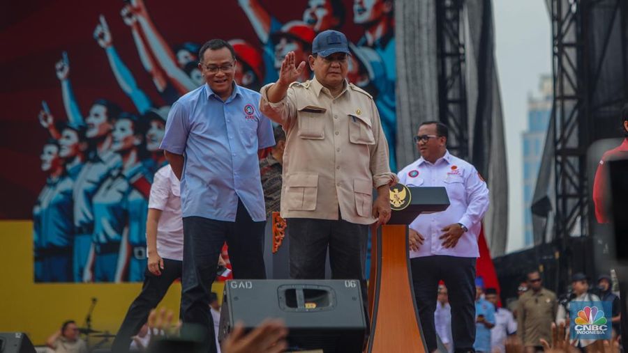 Presiden Prabowo Subianto menyampaikan pidato saat menghadiri peringatan Hari Buruh atau May Day di Monas, Jakarta, Kamis (1/5/2025). (CNBC Indonesia/Faisal Rahman) Presiden Prabowo Subianto menyampaikan pidato saat menghadiri peringatan Hari Buruh atau May Day di Monas, Jakarta, Kamis (1/5/2025). (CNBC Indonesia/Faisal Rahman)