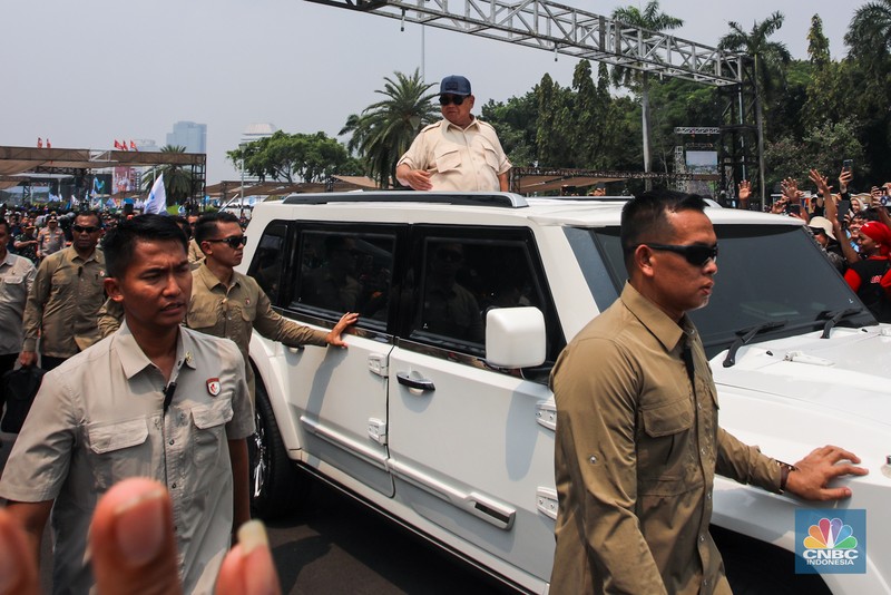 Presiden Prabowo Subianto menyampaikan pidato saat menghadiri peringatan Hari Buruh atau May Day di Monas, Jakarta, Kamis (1/5/2025). (CNBC Indonesia/Faisal Rahman) Presiden Prabowo Subianto menyampaikan pidato saat menghadiri peringatan Hari Buruh atau May Day di Monas, Jakarta, Kamis (1/5/2025). (CNBC Indonesia/Faisal Rahman)