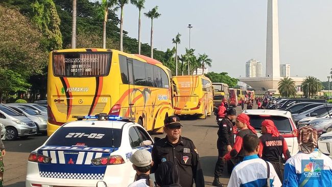 May Day Hari Ini, Ratusan Bus Mulai Padati Monas Jakarta