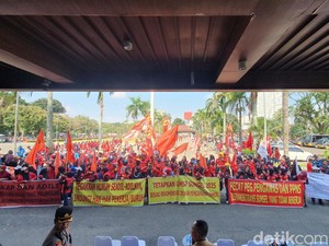 Buruh di Sumsel Minta Pemerintah Hapus Outsourcing