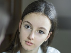 Riset Ungkap Remaja Pakai Skincare Retinol Sejak Usia 9 Tahun, Ini Bahayanya