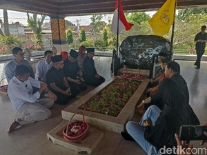 Wamendagri Bima Arya Ziarah Makam Bung Karno-Bahas Potensi Kota Blitar