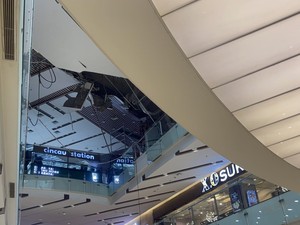 Atap Food Court Grand City Mall Ambrol, Pengunjung Kaget