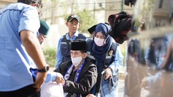 Suhu Madinah 35 Derajat, Jemaah Haji Diimbau Banyak Minum dan Pakai APD