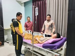 Kondisi Polisi yang Disandera Massa Berbaju Hitam Saat Demo Rusuh Semarang