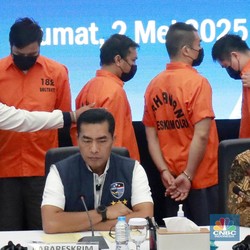 Tampang Pelaku Judi Online dan Duit Rp 14 Miliar Ditahan Bareskrim