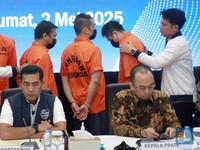 Tampang Pelaku Judi Online dan Duit Rp 14 Miliar Ditahan Bareskrim