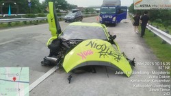 Brakkk! Lamborghini Tabrak Ignis di Tol Jombang