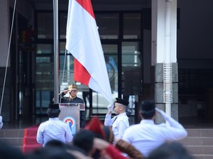 Bersiap! 15 Ribu Sekolah Akan Dapat Bantuan Smart Board dari Kemendikdasmen