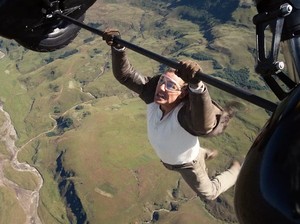 Rahasia Tom Cruise Sebelum Gelantungan di Pesawat: Sarapan Pake Telur