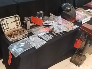 Sederet Barang Bukti yang Disita Polisi dari Gudang Pembuatan Senpira