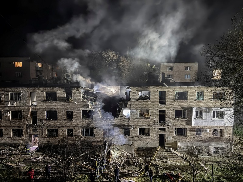 Militer Rusia melancarkan gelombang serangan rudal dan pesawat nirawak di Ukraina. (Zaporizhzhia Regional Military Civil Administration via Telegram/Handout via REUTERS) Militer Rusia melancarkan gelombang serangan rudal dan pesawat nirawak di Ukraina. (Zaporizhzhia Regional Military Civil Administration via Telegram/Handout via REUTERS)