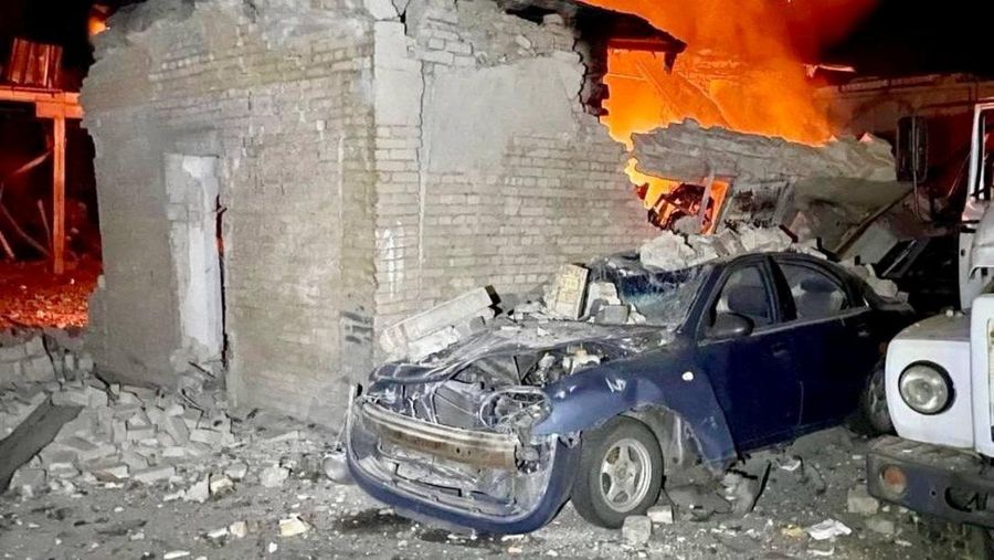 Militer Rusia melancarkan gelombang serangan rudal dan pesawat nirawak di Ukraina. (Zaporizhzhia Regional Military Civil Administration via Telegram/Handout via REUTERS)