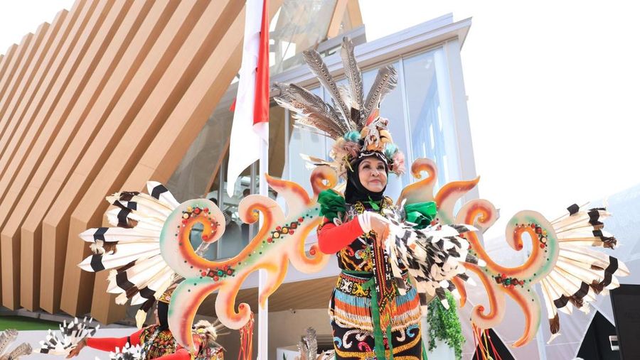 Tari Enggang dan Gong Tampil di Osaka Bappenas Perkuat Peran Pengembangan Budaya Bangsa. (Istimewa) Tari Enggang dan Gong Tampil di Osaka Bappenas Perkuat Peran Pengembangan Budaya Bangsa. (Istimewa)