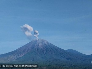 Gunung Semeru 3 kali Erupsi Hari Ini, Tinggi Letusan hingga 900 Meter