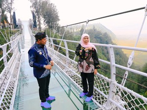 Khofifah Tawarkan Jembatan Kaca Seruni Point untuk Genjot Wisata Bromo