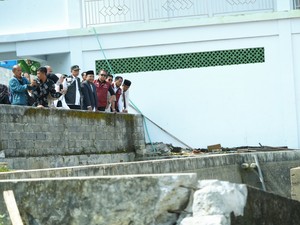 Kemensos Salurkan Santunan Rp 160 Juta ke Santri Gontor Korban Longsor