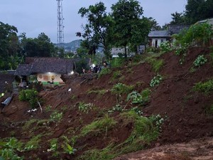 Longsor di Cisalak Sumedang, 13 Rumah Warga Terancam