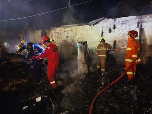 2 Rumah Terbakar di Jalan Barawaja Timur Makassar, 1 Wanita Lansia Tewas