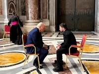 Zelensky Bertemu Trump di Vatikan, Bukan Ngomongin Putin tapi Ini
