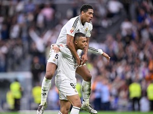Real Madrid Menjaga Asa Jegal Barcelona