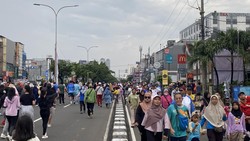 Meriahnya CFD Perdana di Depok, Warga Padati Jalan Margonda