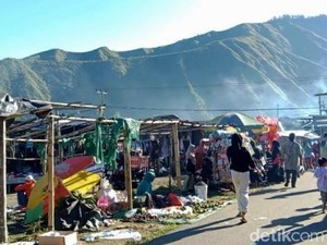 Keindahan Pagi di Pasar Sembalun, Perpaduan Belanja dan Panorama Rinjani