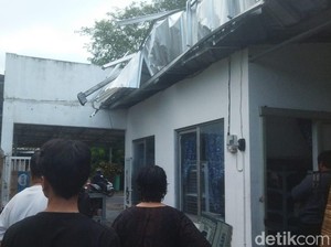 Diguyur Hujan Es dan Angin Kencang, Sejumlah Bangunan di Klaten Rusak