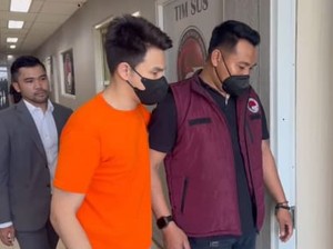 Jonathan Frizzy Bikin Grup WA untuk Koordinasi Penyelundupan Obat Keras