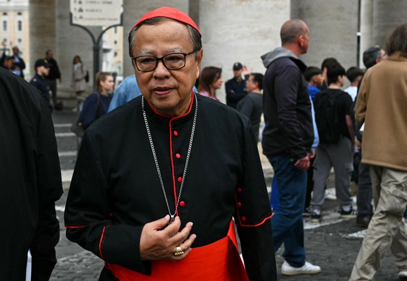 Kardinal Ignatius Suharyo Hardjoatmodjo tiba untuk menghadiri pertemuan jemaat umum menjelang konklaf untuk memilih paus berikutnya di Roma, Italia, Selasa, (6/5/2025). (Dimitar DILKOFF / AFP) Kardinal Ignatius Suharyo Hardjoatmodjo tiba untuk menghadiri pertemuan jemaat umum menjelang konklaf untuk memilih paus berikutnya di Roma, Italia, Selasa, (6/5/2025). (Dimitar DILKOFF / AFP)