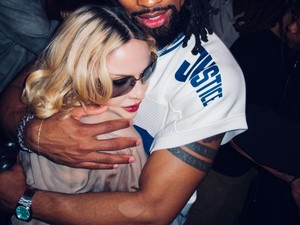 Gaya Madonna di Ultah Pacar yang Lebih Muda 37 Tahun, Pakai Baju Menerawang