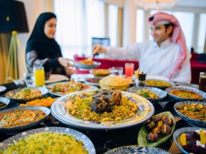 5 Makanan Khas Arab Saudi yang Bikin Kamu Jatuh Cinta saat Traveling ke Sana