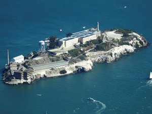 Trump Perintahkan Buka Kembali Penjara Alcatraz untuk Penjahat Keji