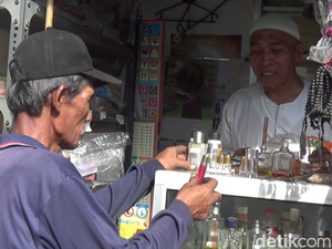 25 Tahun Menabung Antar Penjual Minyak Wangi Lumajang ke Tanah Suci