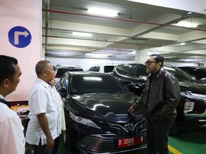 Pimpinan DPRD Jabar Kompak Kembalikan Kendaraan Dinas