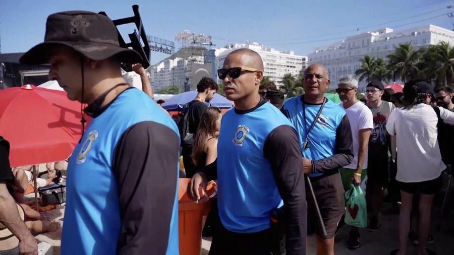 Polisi Brasil gagalkan rencana bom di konser Lady Gaga yang dihadiri 2 juta orang di Pantai Copacabana, Rio de Janeiro, Sabtu (3/5/2025). (Tangkapan Layar Video Reuters/RIO DE JANEIRO CIVIL POLICE HANDOUT)