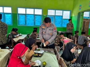 Dukung Perbaikan Gizi, Polres Blitar Kota Salurkan Makan Siang Bergizi