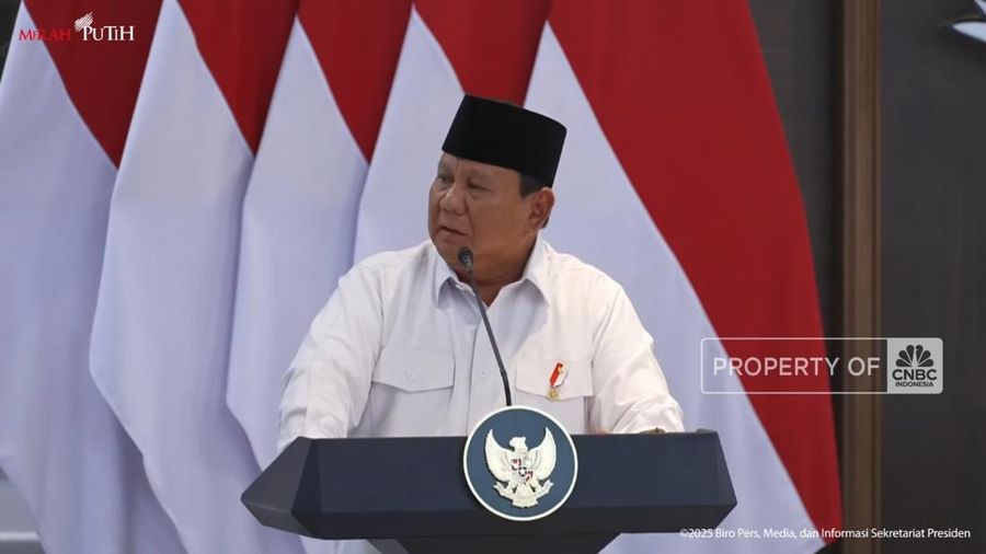 Presiden RI Prabowo Subianto memimpin Sidang Kabinet Paripurna di Istana Kepresidenan, Jakarta, Senin (5/5).
