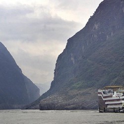 Kapal Wisata Terbalik Dihantam Badai, 9 Tewas-Presiden Buka Suara