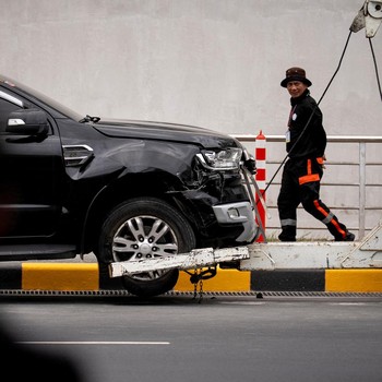 Ngeri! Potret Tragedi di Bandara, 2 Orang Tewas Ditabrak Mobil Nyasar