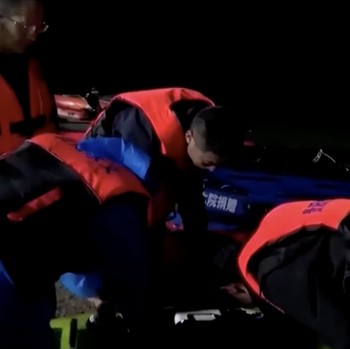 Potret Horor Perahu Wisatawan Terbalik, 10 Tewas-Puluhan Dievakuasi