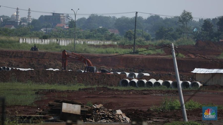 Suasana pembangunan Stasiun Jatake yang berada di jalur Commuter Line Tanah Abang–Rangkasbitung, Senin (5/5/2025). (CNBC Indonesia/Tri Susilo)